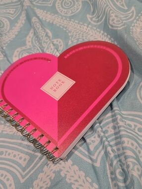 ❤️10/$10 New Fringe Studio Hot Pink and Magenta Heart-Shaped Notebook